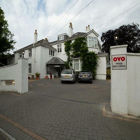 Fines Bayliwick Hotel Bracknell Bagian luar foto