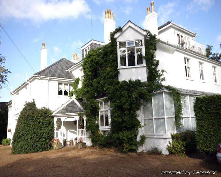 Fines Bayliwick Hotel Bracknell Bagian luar foto