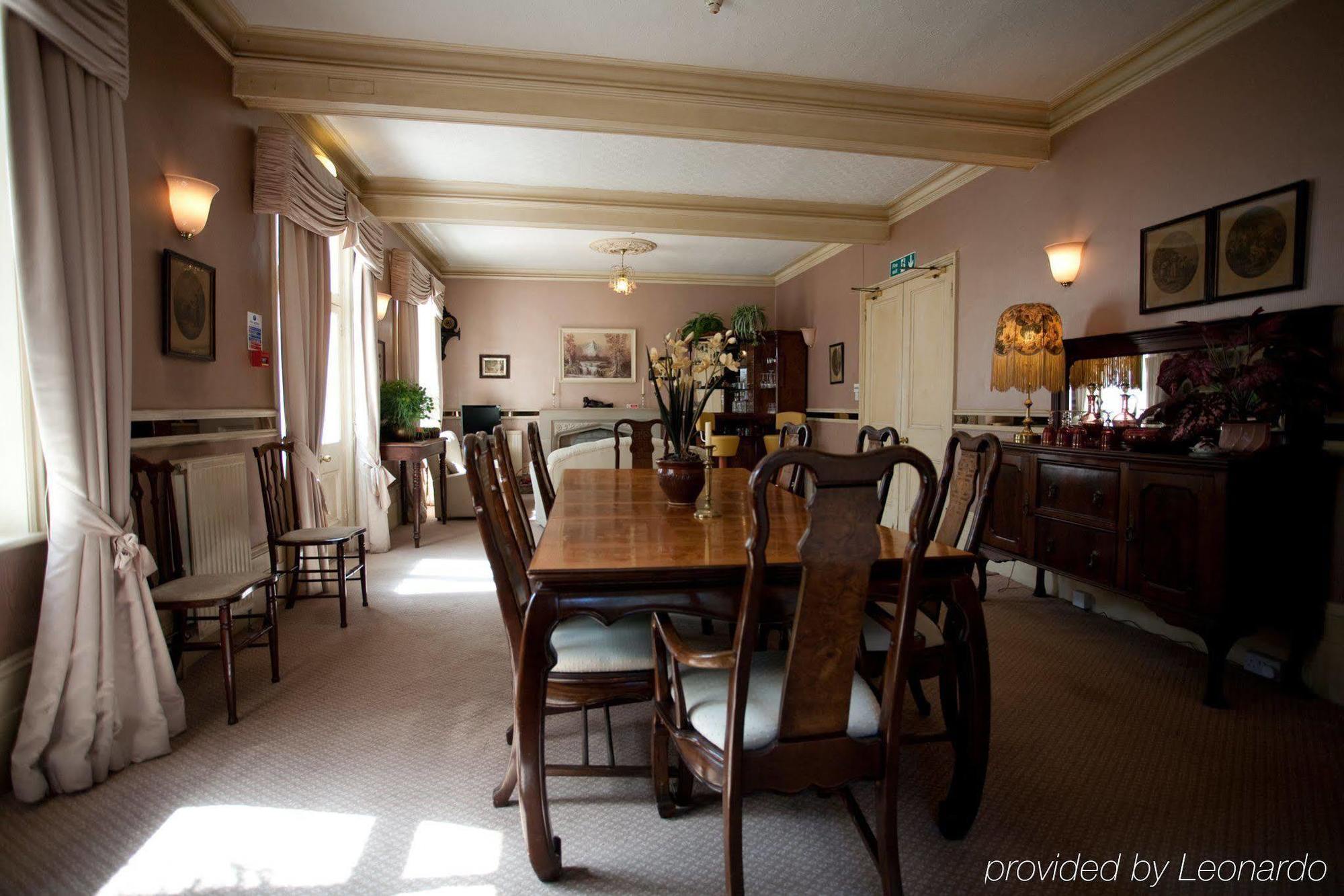 Fines Bayliwick Hotel Bracknell Bagian luar foto