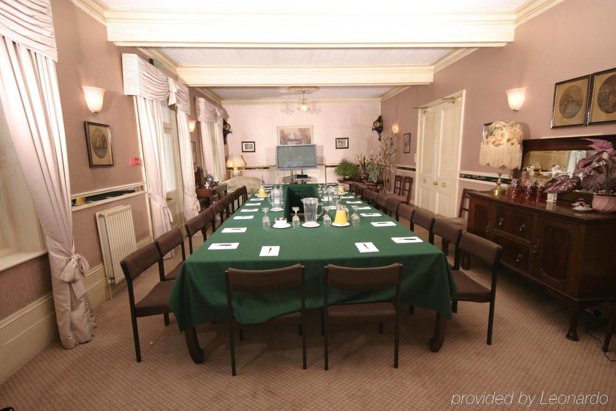 Fines Bayliwick Hotel Bracknell Bagian luar foto