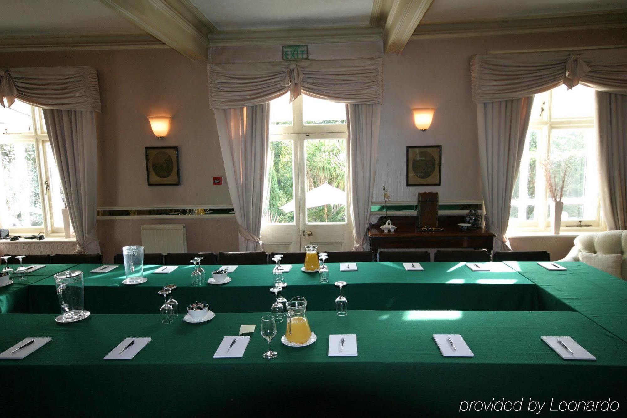 Fines Bayliwick Hotel Bracknell Bagian luar foto