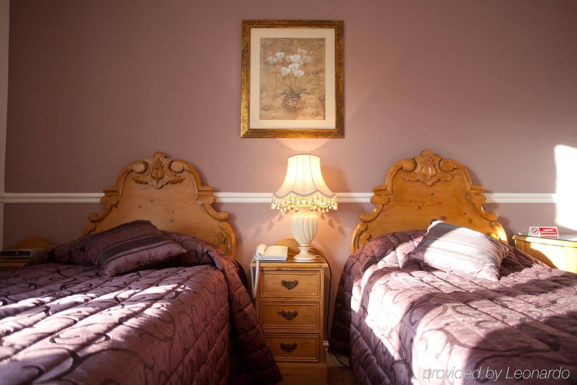 Fines Bayliwick Hotel Bracknell Bagian luar foto