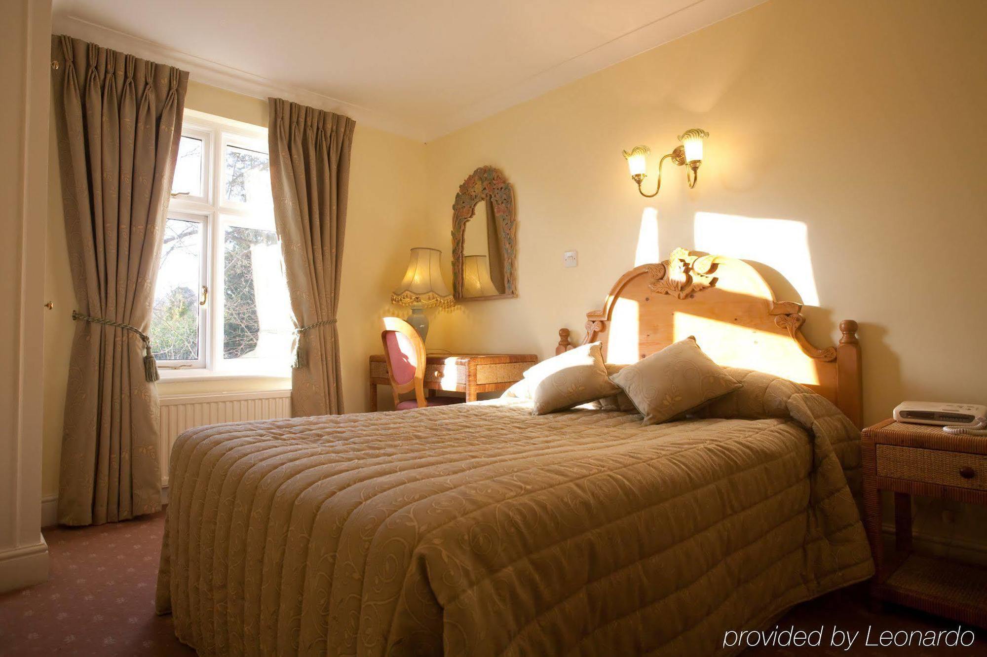 Fines Bayliwick Hotel Bracknell Bagian luar foto