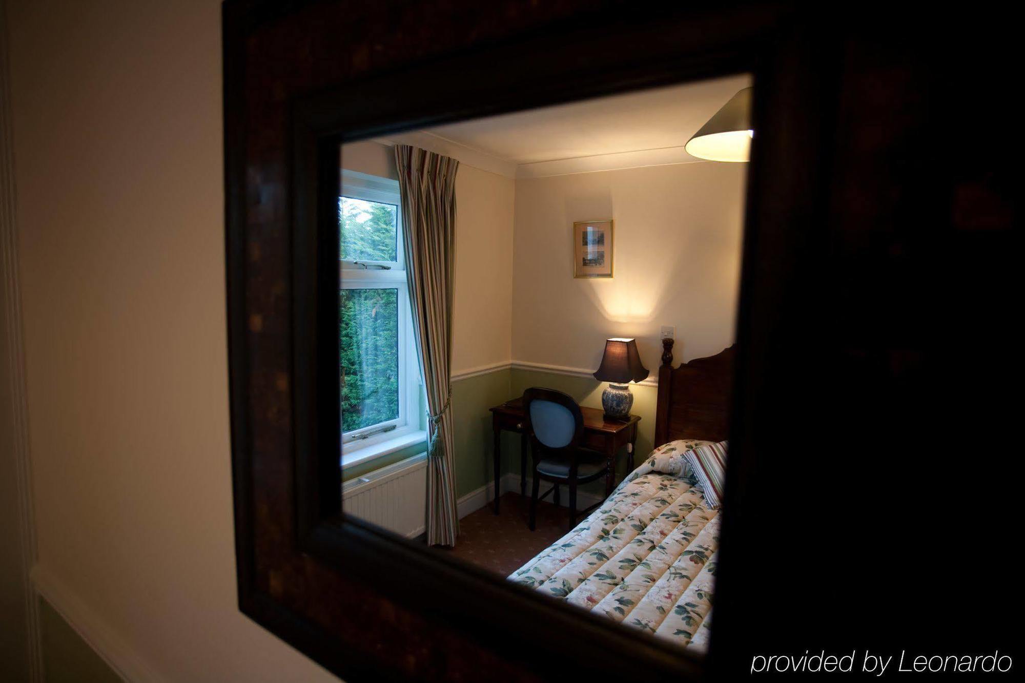 Fines Bayliwick Hotel Bracknell Bagian luar foto