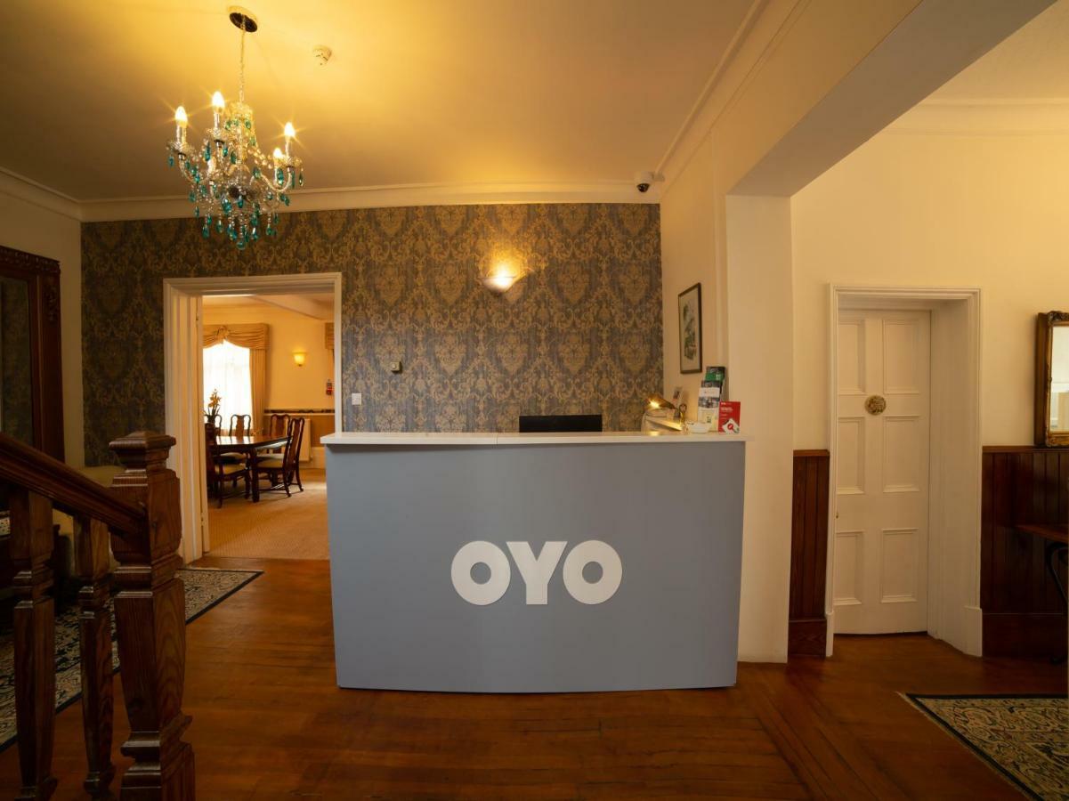 Fines Bayliwick Hotel Bracknell Bagian luar foto