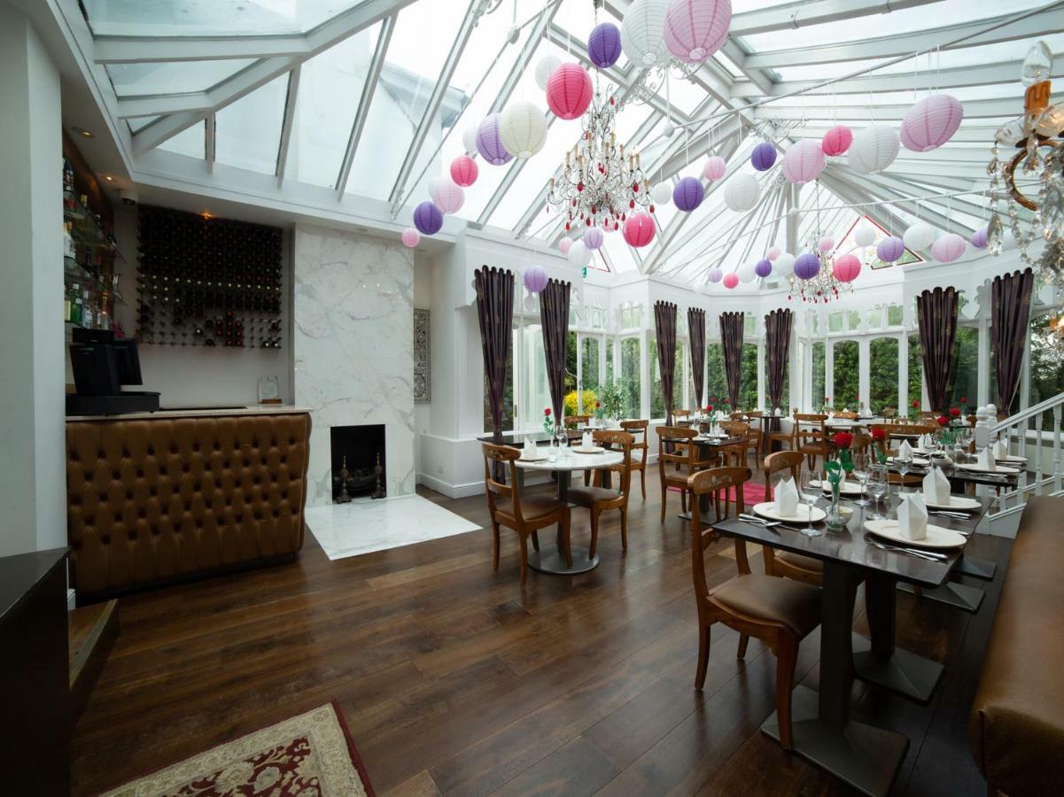Fines Bayliwick Hotel Bracknell Bagian luar foto