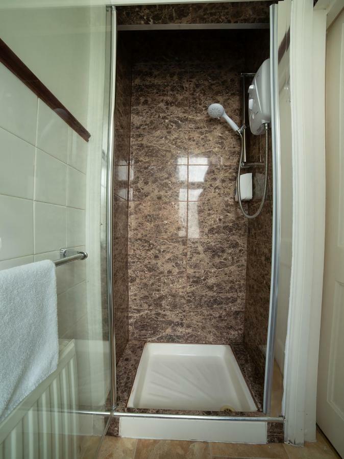 Fines Bayliwick Hotel Bracknell Bagian luar foto