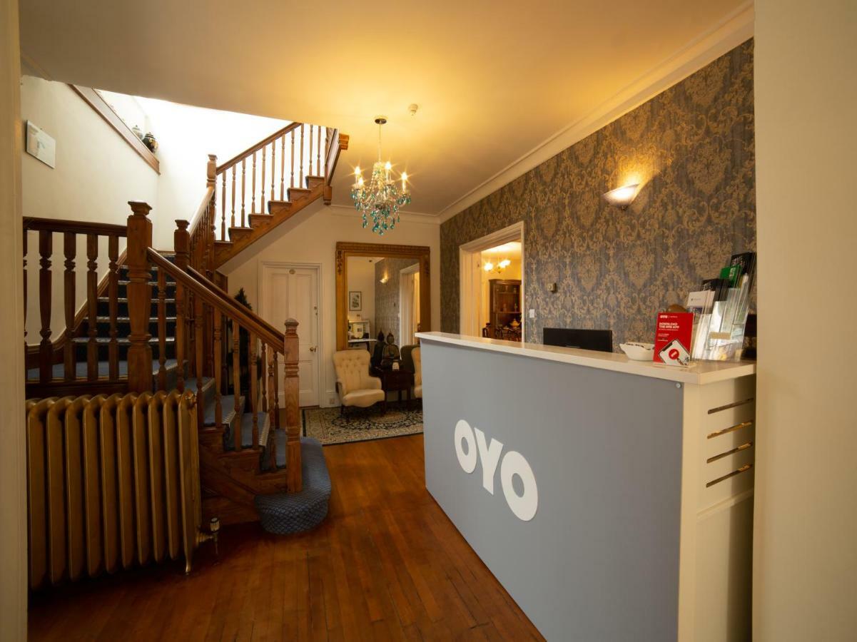 Fines Bayliwick Hotel Bracknell Bagian luar foto