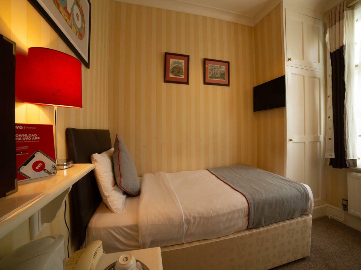 Fines Bayliwick Hotel Bracknell Bagian luar foto