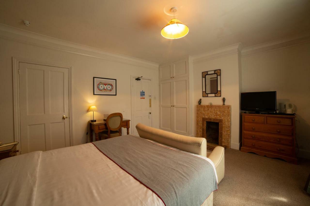 Fines Bayliwick Hotel Bracknell Bagian luar foto