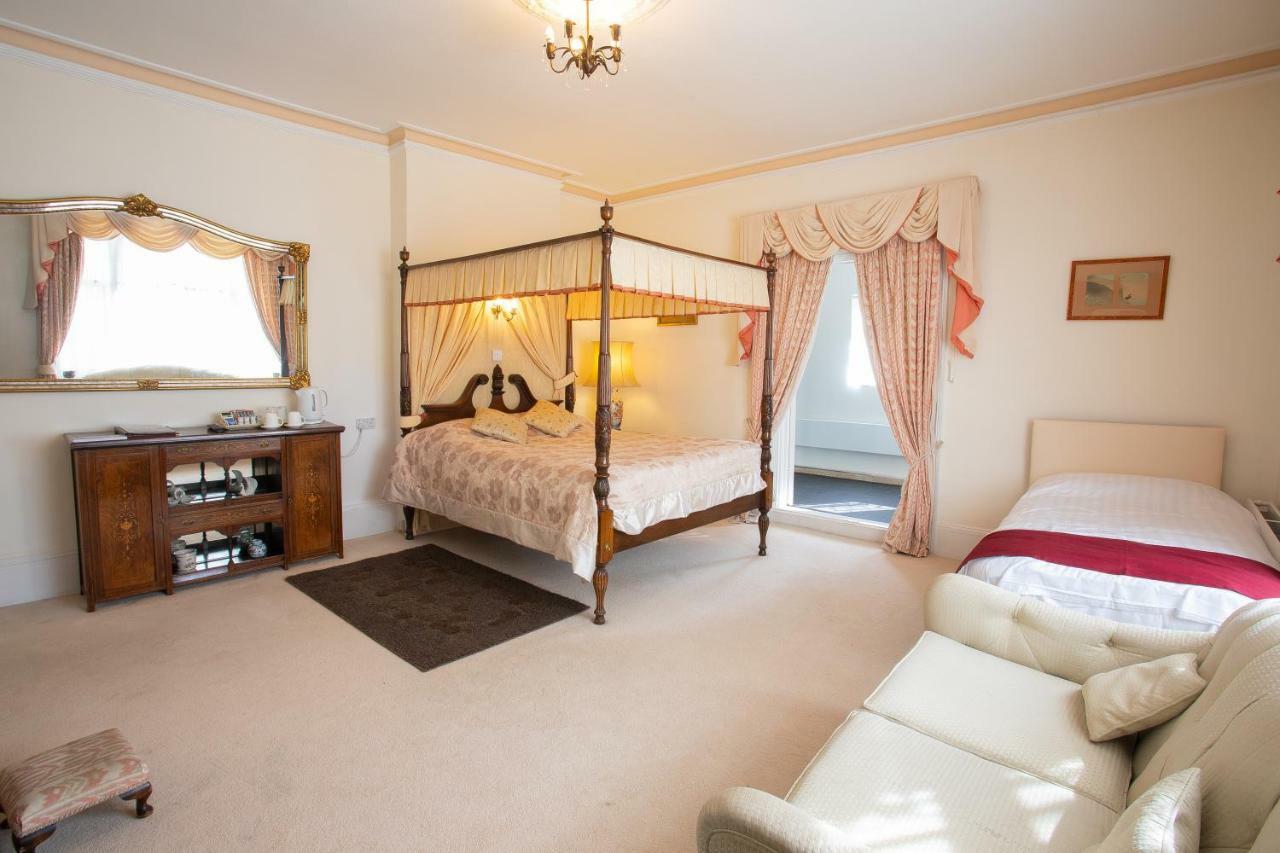Fines Bayliwick Hotel Bracknell Bagian luar foto