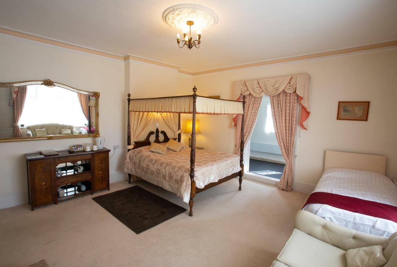 Fines Bayliwick Hotel Bracknell Bagian luar foto